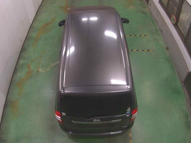 TOYOTA NOAH 2010