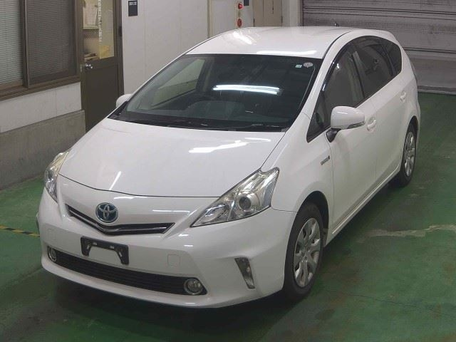 TOYOTA PRIUS ALPHA 2014