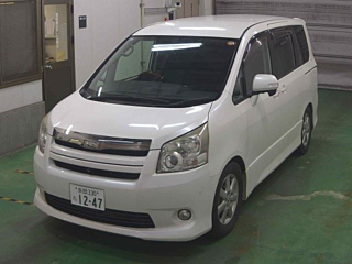TOYOTA NOAH 2008
