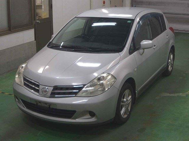 NISSAN TIIDA 2010