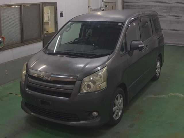 TOYOTA NOAH 2008
