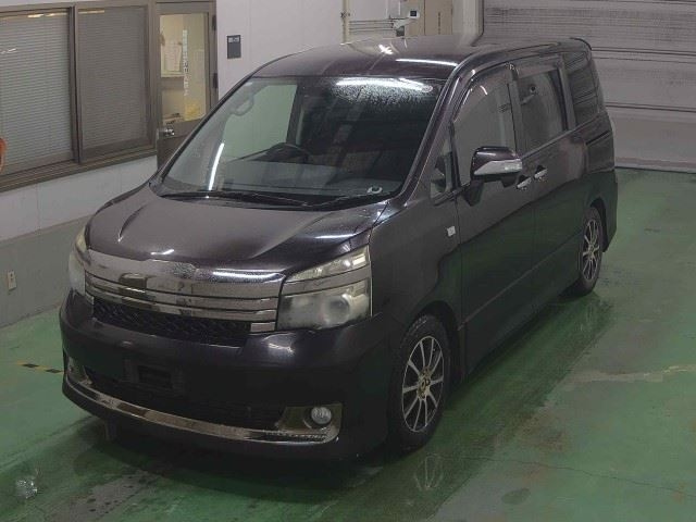TOYOTA VOXY 2010