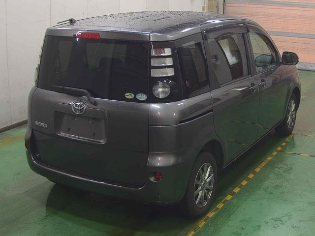 TOYOTA SIENTA 2010