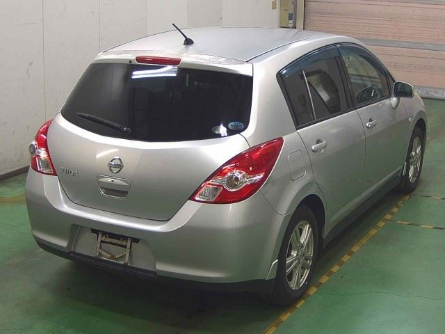 NISSAN TIIDA 2010