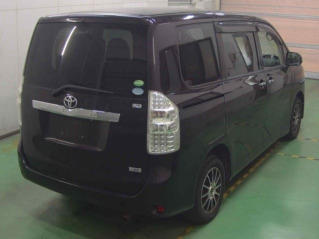 TOYOTA NOAH 2013