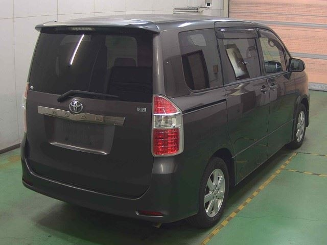 TOYOTA NOAH 2008