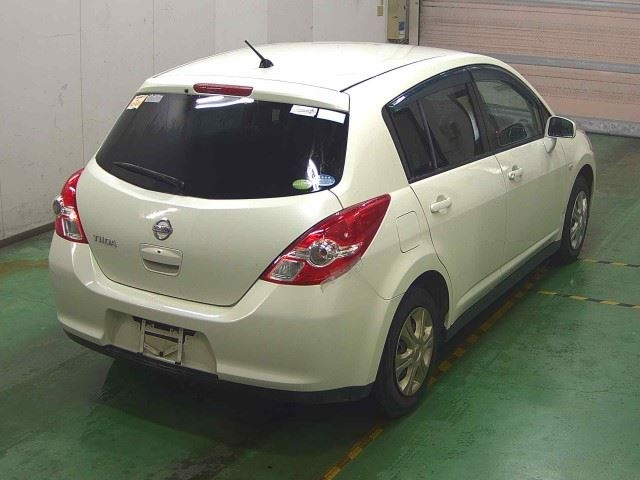 NISSAN TIIDA 2010