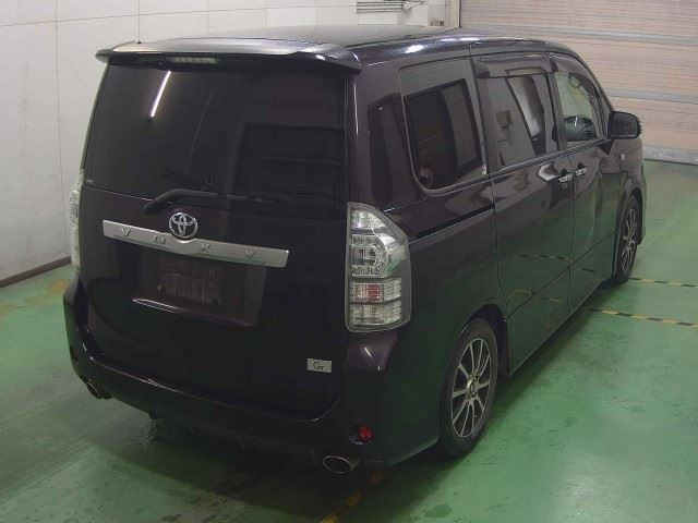 TOYOTA VOXY 2010