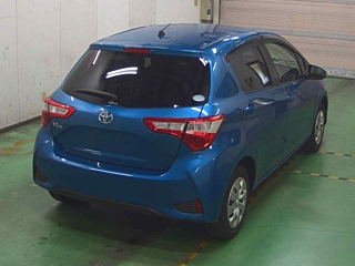 TOYOTA VITZ 2017