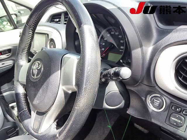 TOYOTA VITZ 2012