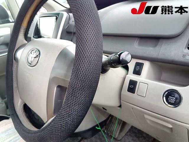 TOYOTA NOAH 2008