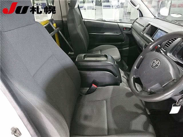 TOYOTA HIACE 2016