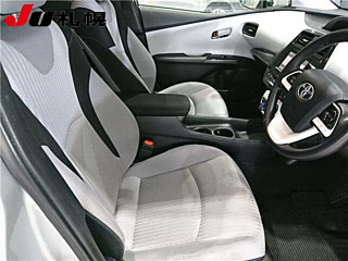 TOYOTA PRIUS 2018
