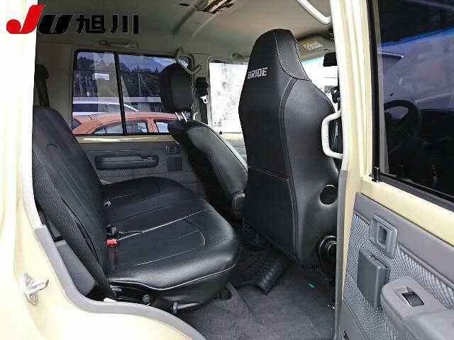 TOYOTA LAND CRUISER 2015