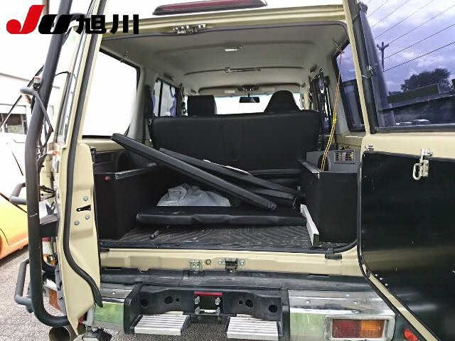 TOYOTA LAND CRUISER 2015