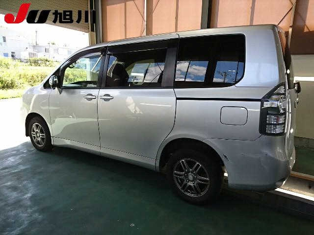 TOYOTA VOXY 2011