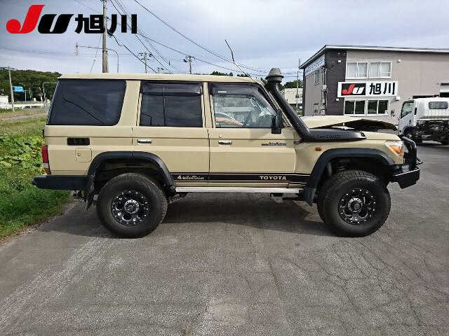 TOYOTA LAND CRUISER 2015