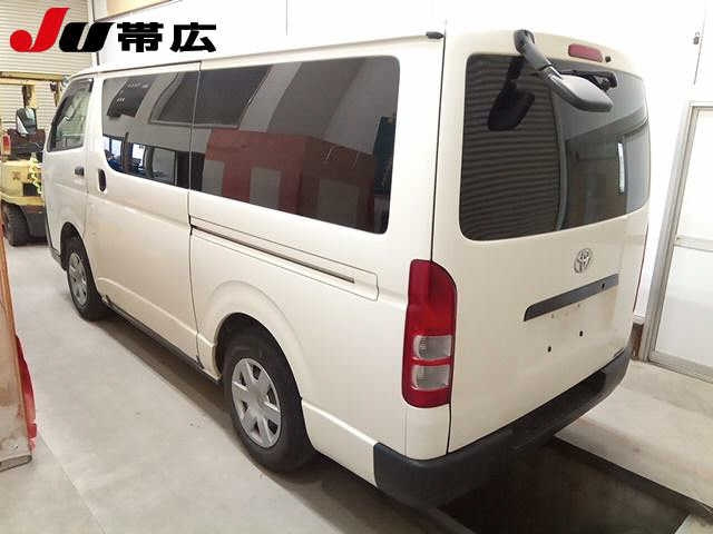 TOYOTA HIACE VAN 2011