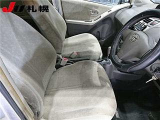 TOYOTA VITZ 2010