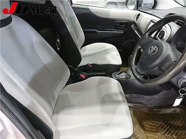 TOYOTA VITZ 2011