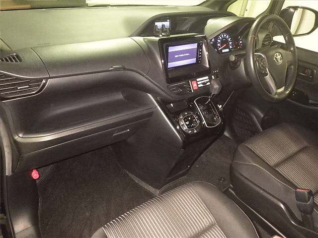 TOYOTA NOAH 2018