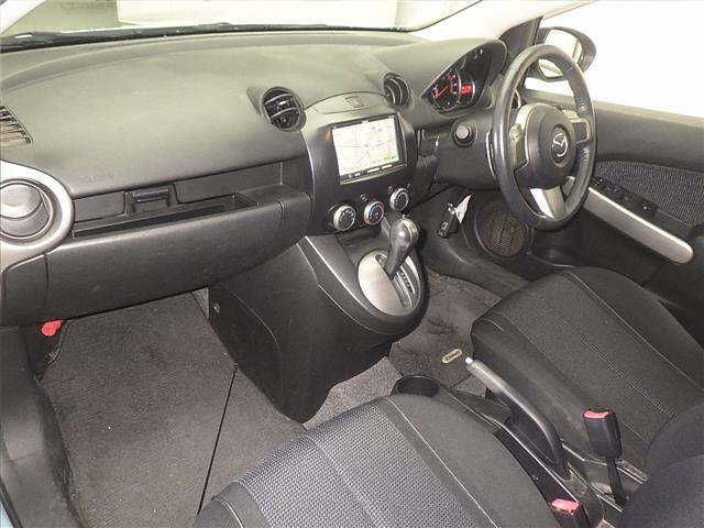 MAZDA DEMIO 2010