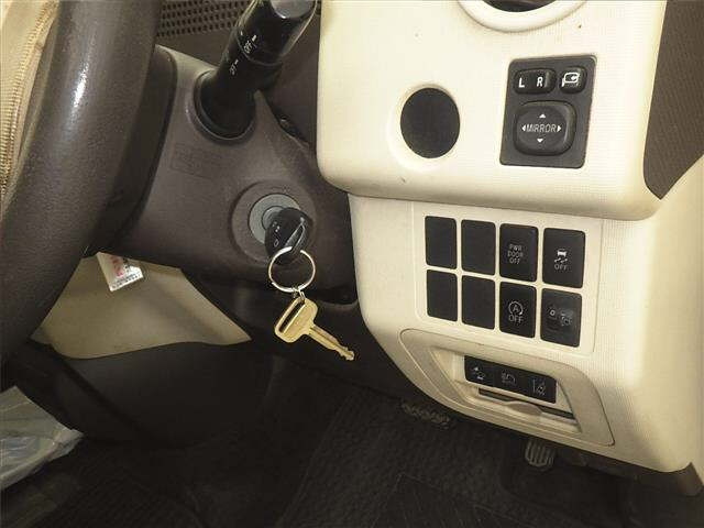 TOYOTA PORTE 2016