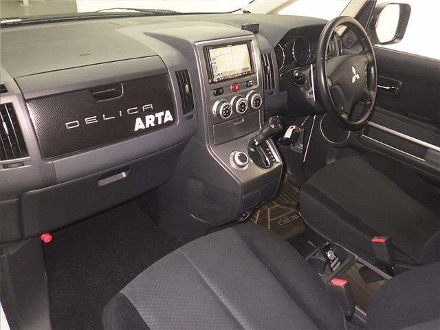 MITSUBISHI DELICA D5 2011