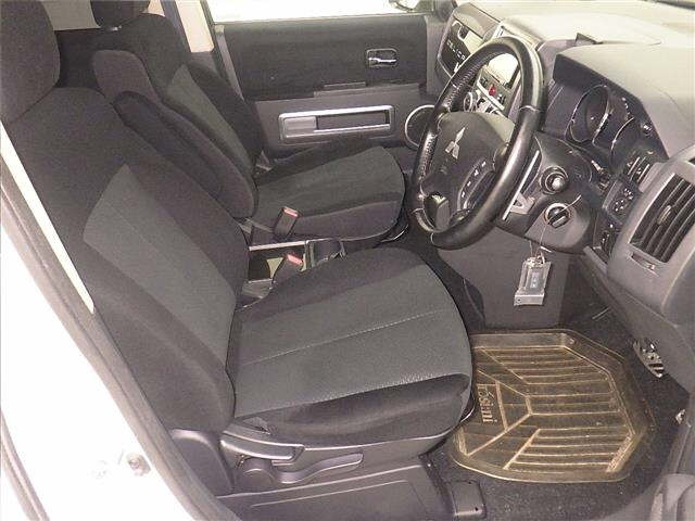 MITSUBISHI DELICA D5 2011