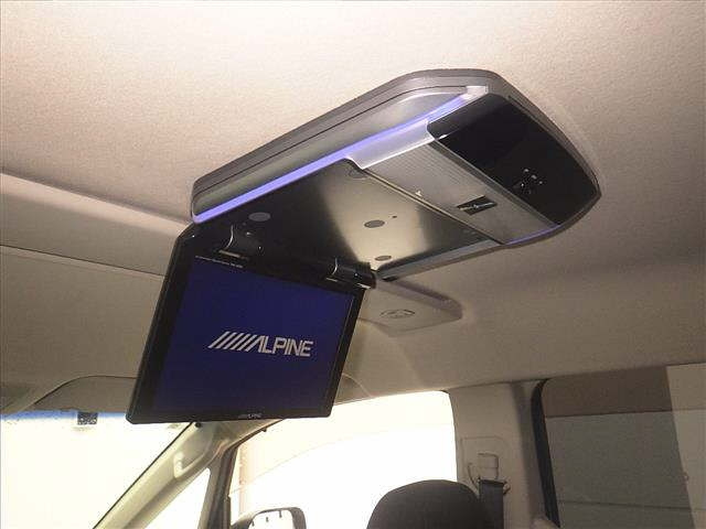 MITSUBISHI DELICA D5 2011