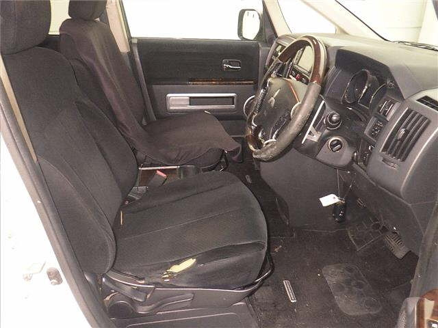 MITSUBISHI DELICA D5 2011