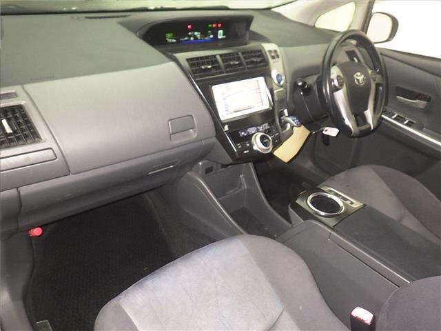 TOYOTA PRIUS ALPHA 2012
