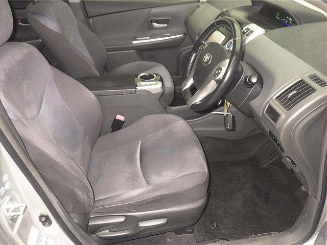 TOYOTA PRIUS ALPHA 2012