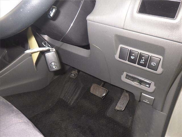 TOYOTA PRIUS ALPHA 2012