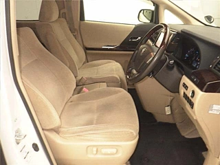 TOYOTA VELLFIRE 2013