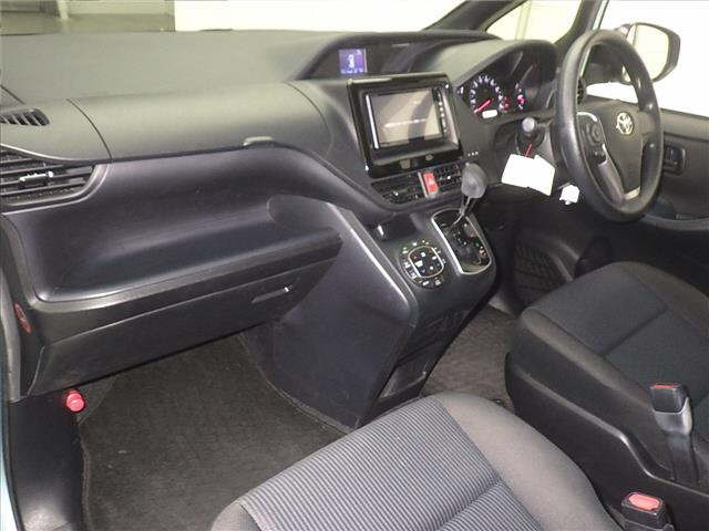 TOYOTA NOAH 2016