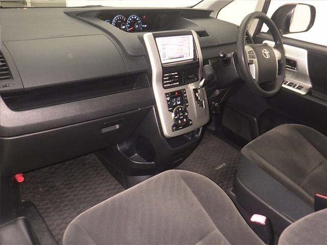 TOYOTA NOAH 2012