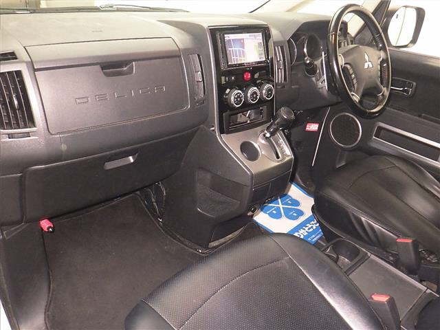 MITSUBISHI DELICA D5 2013