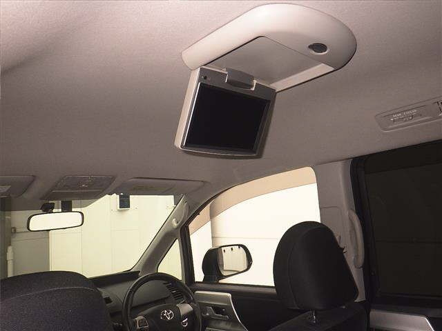 TOYOTA NOAH 2010