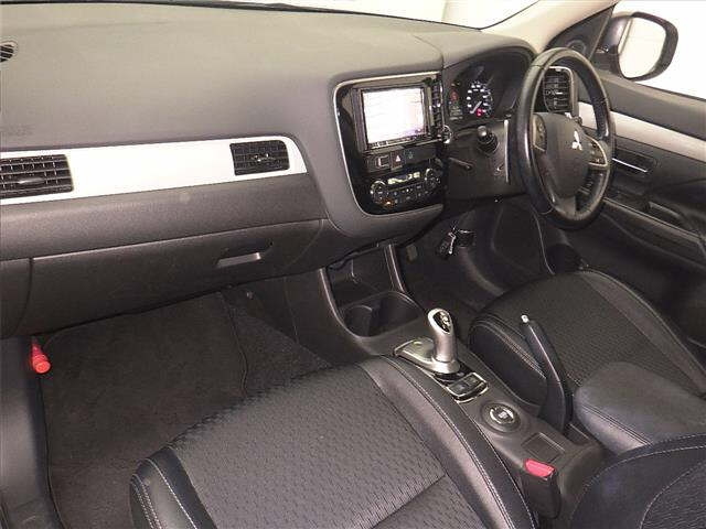 MITSUBISHI OUTLANDER PHEV 2014