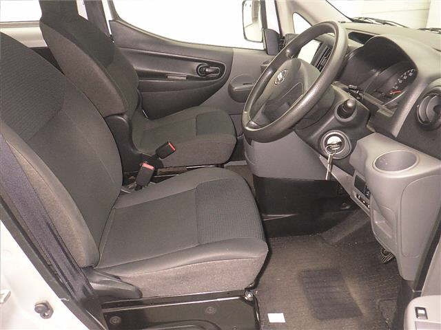 NISSAN NV200 2020