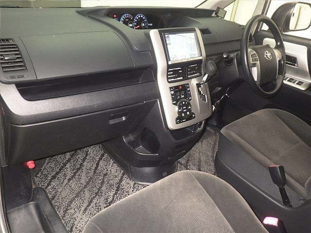 TOYOTA NOAH 2012