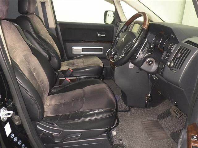 MITSUBISHI DELICA D5 2011