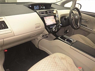 TOYOTA PRIUS ALPHA 2015