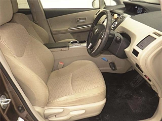 TOYOTA PRIUS ALPHA 2015