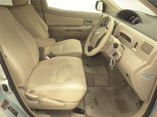 TOYOTA RAUM 2008