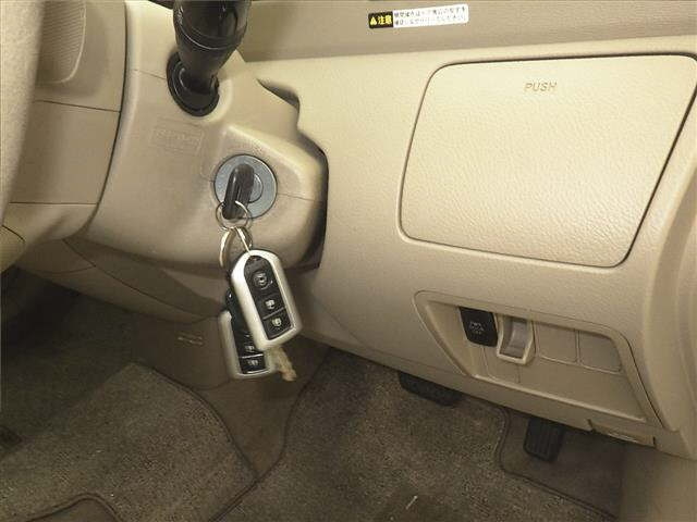TOYOTA RAUM 2008