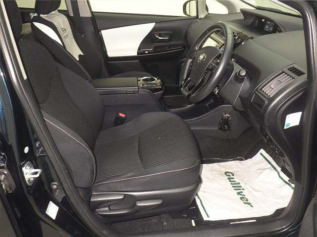 TOYOTA PRIUS ALPHA 2019