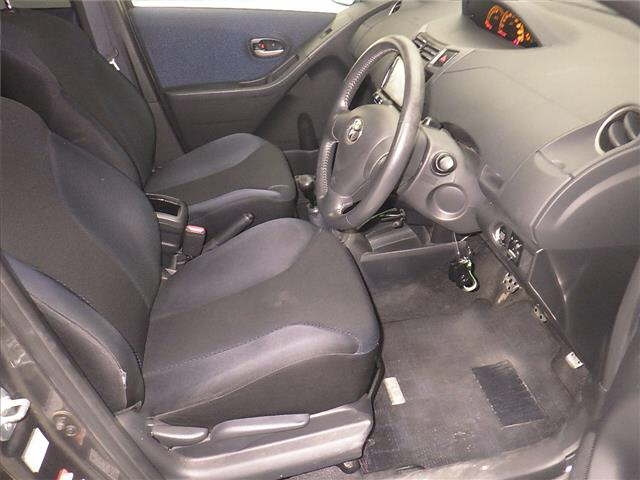 TOYOTA VITZ 2009