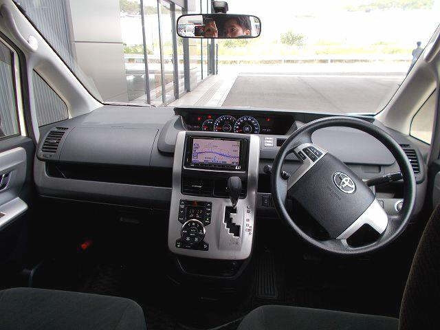 TOYOTA NOAH 2013